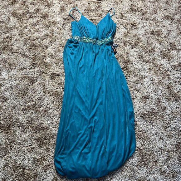 $99 Teeze Me Women's Green Sleeveless Beaded V-Neck Gown Dress Size 13/14 - Picture 1 of 5